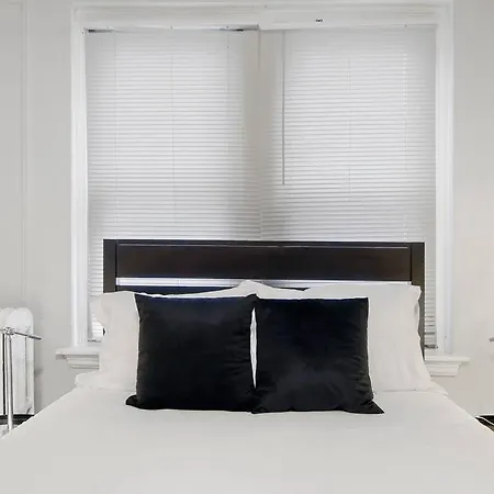 Chic & Contemporary Studio Apartment - Bstone 120